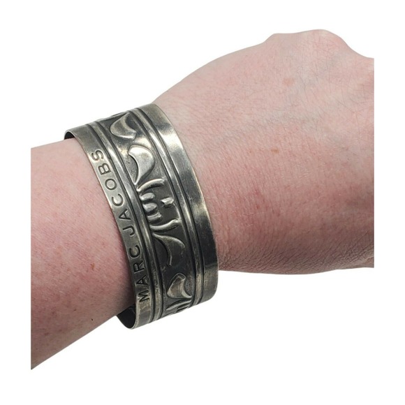 Designer Punk Rock Classic MARC JACOBS Gunmetal Silver Gray Cuff Bracelet - Picture 1 of 6
